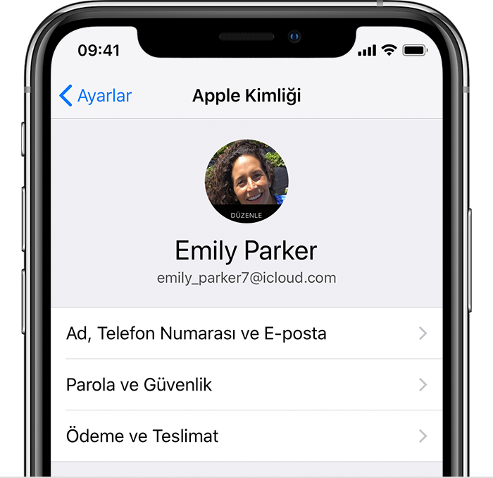 iPhone Ayarlar'da Apple Kimliği ekranı